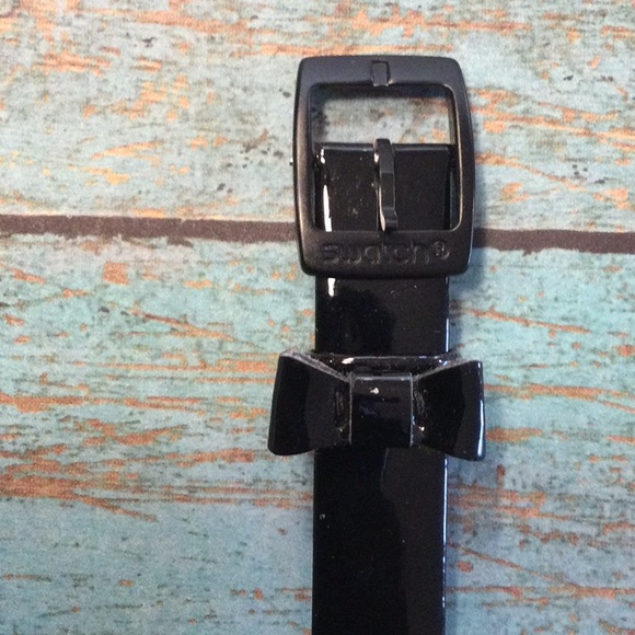 Patent leather Swatch Watch w/ bow on keeper - Picture 2 of 8